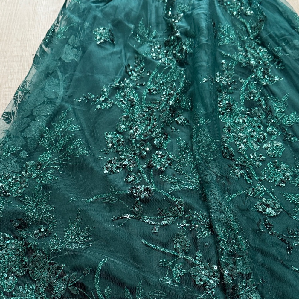 Windsor Emerald V-Neck Sequin Lace Prom, Wedding Guest, Gala Dress size- small - Picture 3 of 11